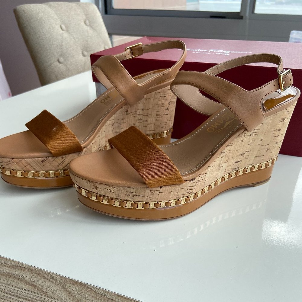 Salvatore Ferragamo Mollie Wedge Sandal Size 8.5B - Picture 2 of 7